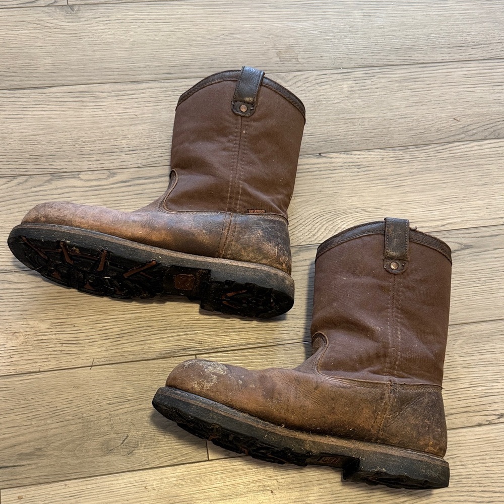 Men size 11 Work Boots in used condition they do show wear - Picture 3 of 6